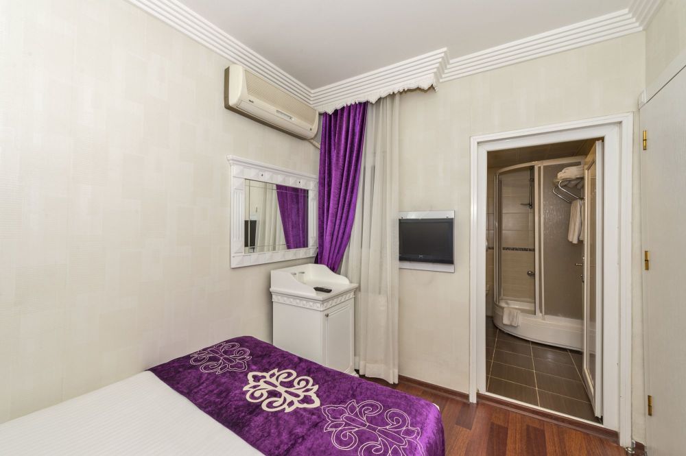 Economy room, Istanbul Holiday Hotel 3*