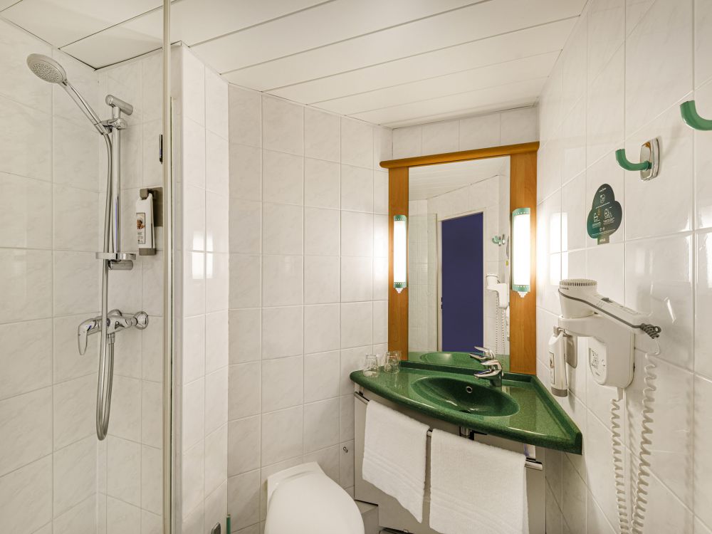 Double Standard, Ibis Praha Mala Strana 3*