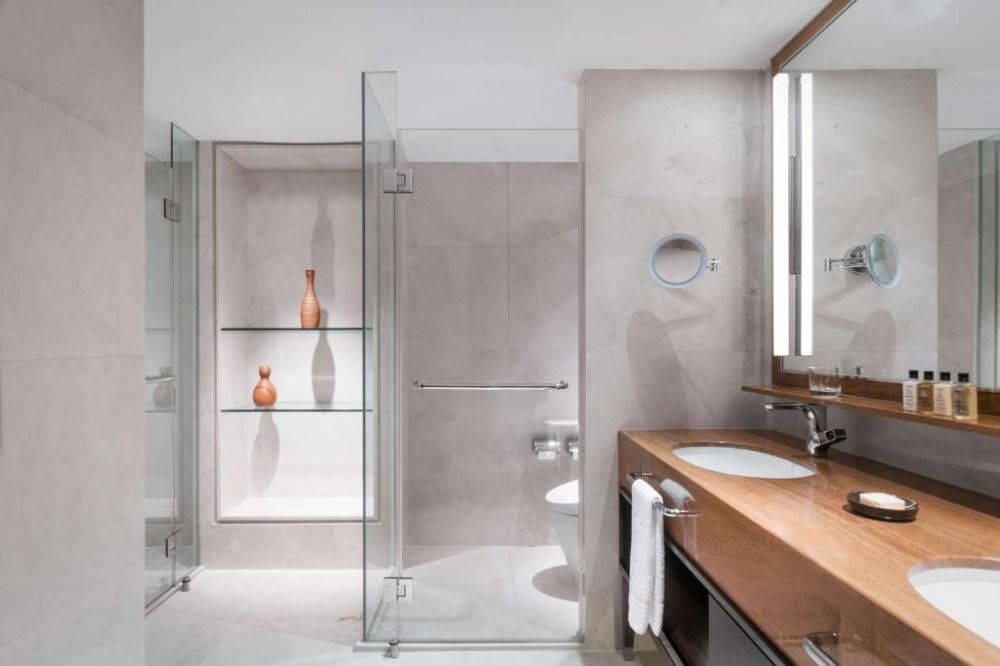 One Bedroom Suite (Garden Wing), Shangri-La Hotel Singapore 5*