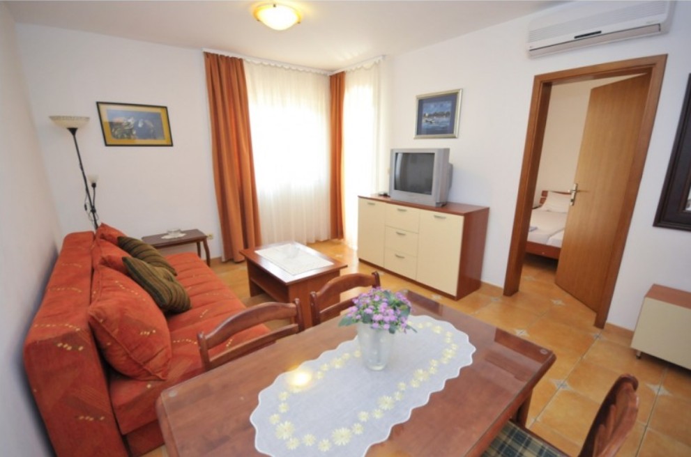 1 Bedroom Apartment 03+1 SSV 4*, Racanovic 3*