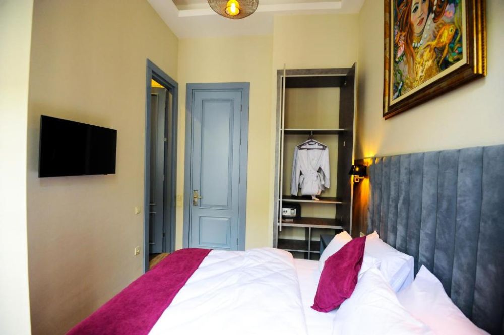 Deluxe Room, Renessiance Boutique Hotel 