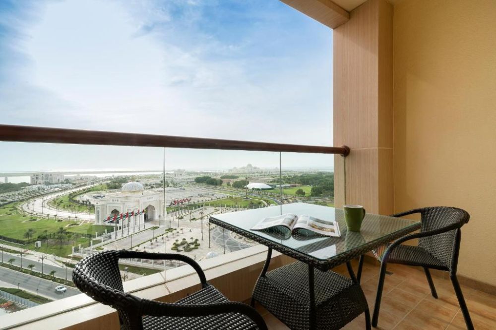 Guest Room With Kitchenette And Balcony, Khalidiya Palace Rayhaan by Rotana 5*