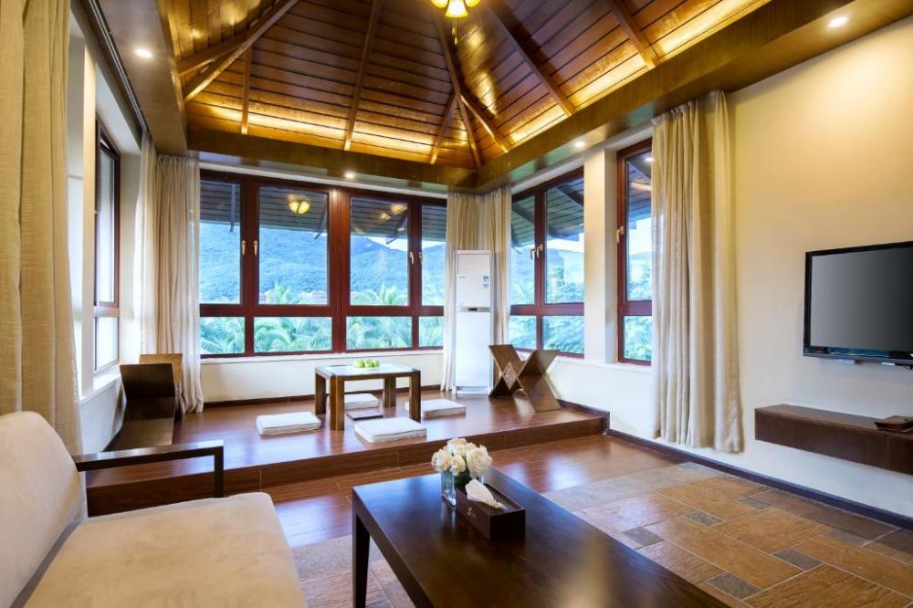 6 Bedrooms Villa, Yalong Bay Villas & Spa 5*