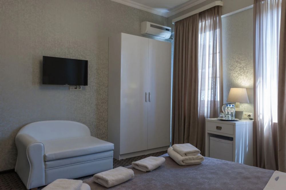 Standard/ Standard CV, Piazza Tbilisi 3*