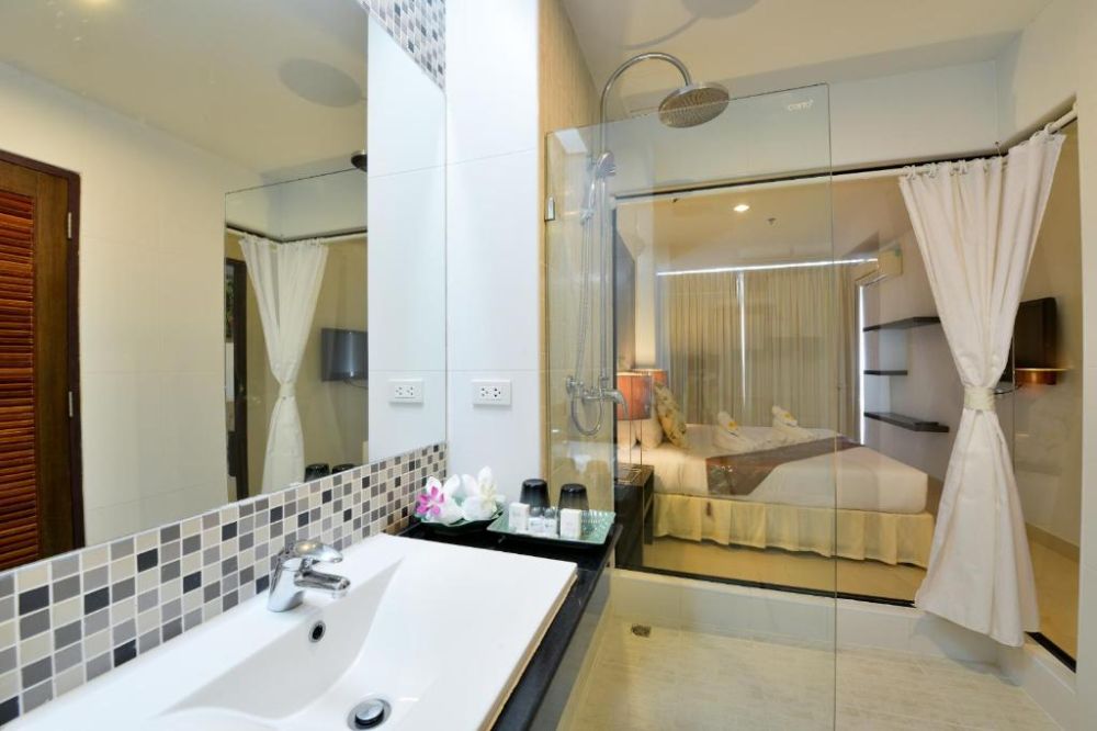 Junior Suite Room, Vogue Pattaya Hotel 3*