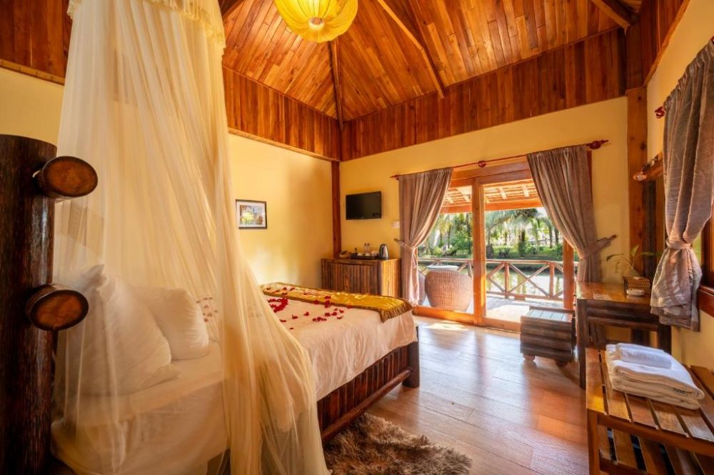 Deluxe Double Bungalow River View, Chez Carole Resort 3*