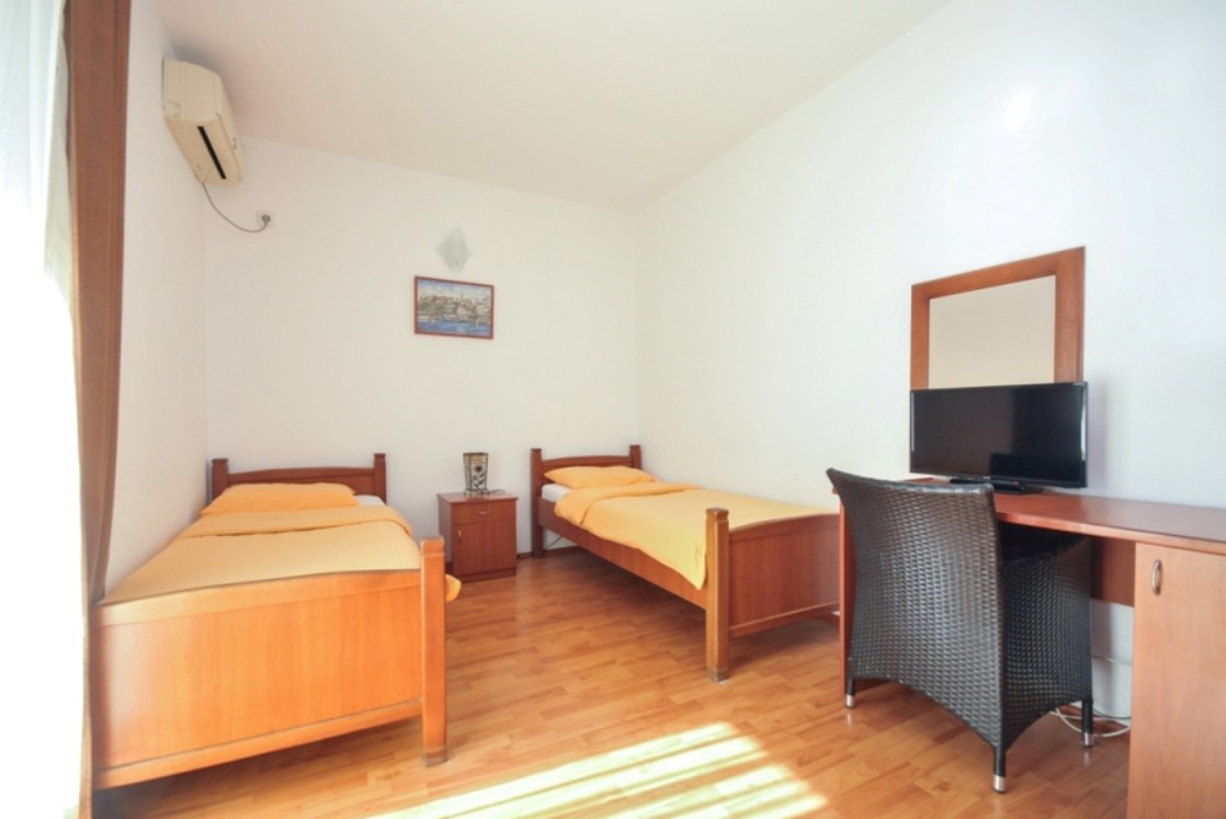 Triple Room, Velji Vinogradi 3*