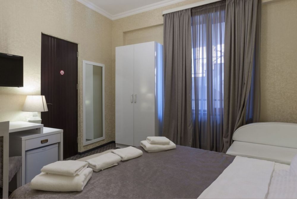 Standard/ Standard CV, Piazza Tbilisi 3*