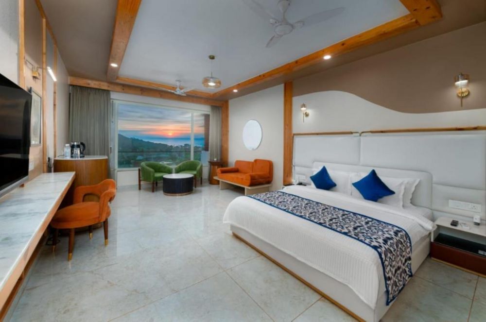 Grand Premium Sea View Room, Grand Continent Morjim 4*