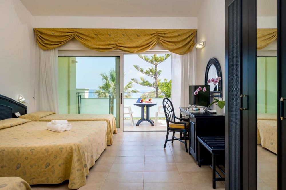 Comfort Room, Villaggio Stromboli 4*