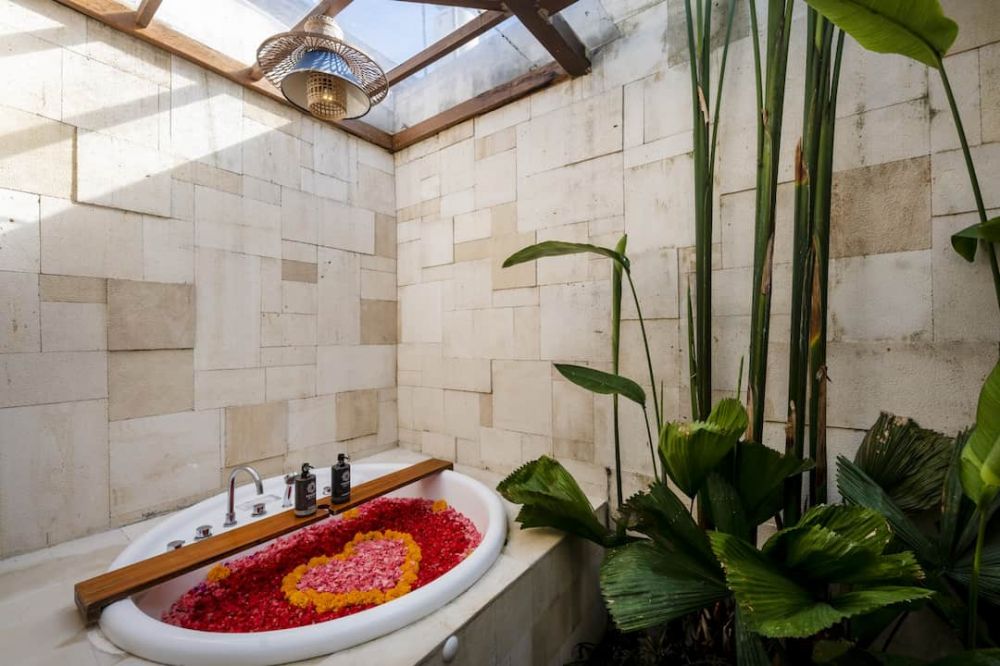 Royal 2BR Villa with Private Pool Villa and Jacuzzi, Asvara Villa Ubud by iNi Vie Hospitality 5*