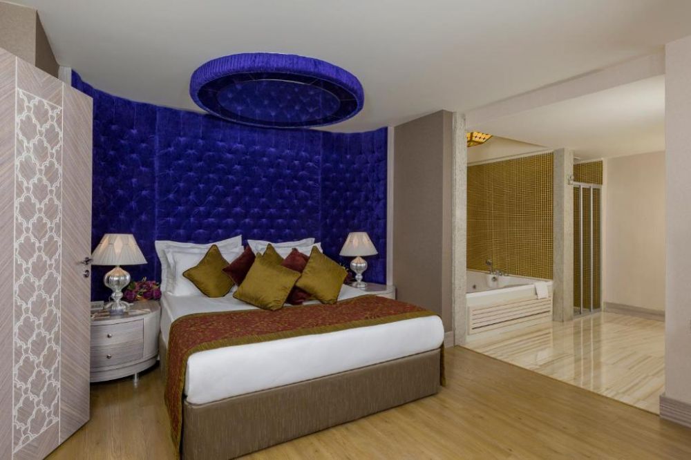 King Suite, Royal Alhambra Palace 5*