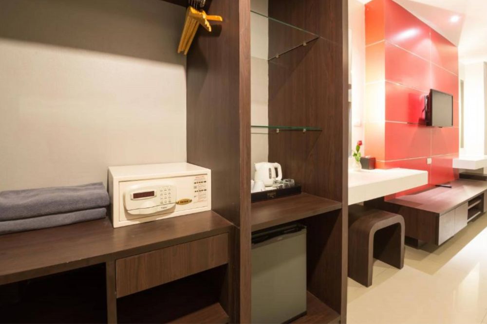 Premier Room With Bathtub, Alfresco Phuket Hotel 3*