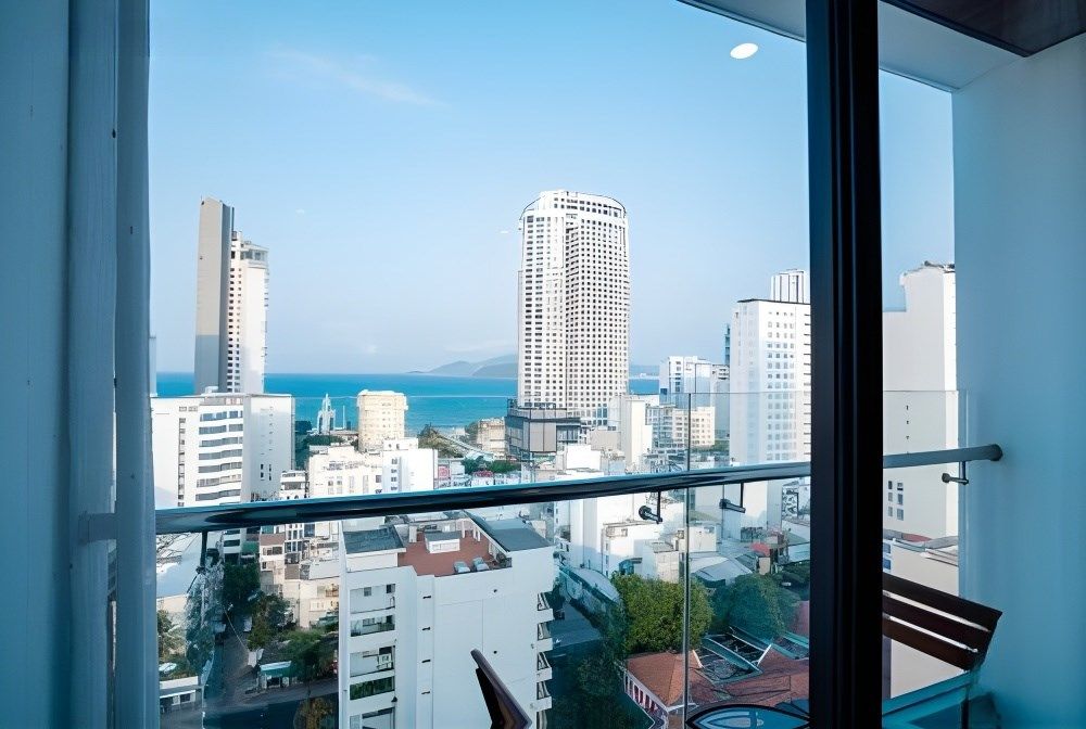 Premier TRPL SV with balcony, LeMore Hotel Nha Trang 4*