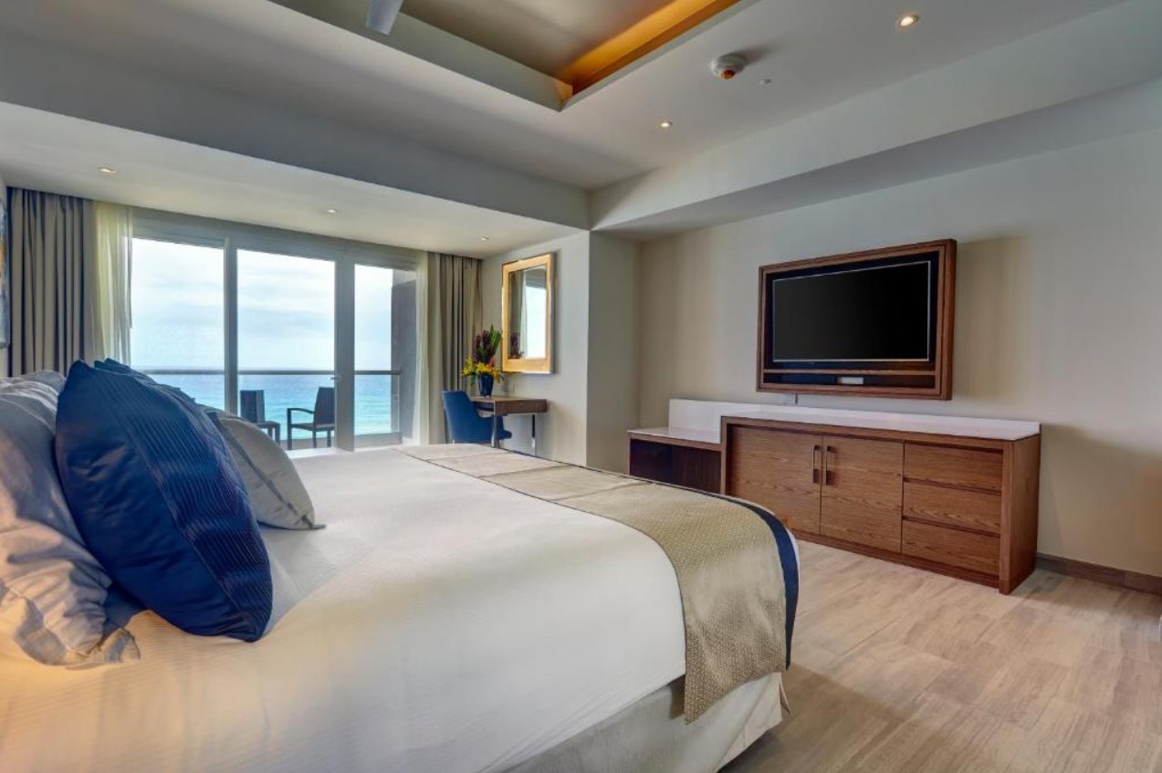 Luxury Junior Suite Sunset/ Ocean Front, Royalton CHIC Suites Cancun | Adults Only 5*