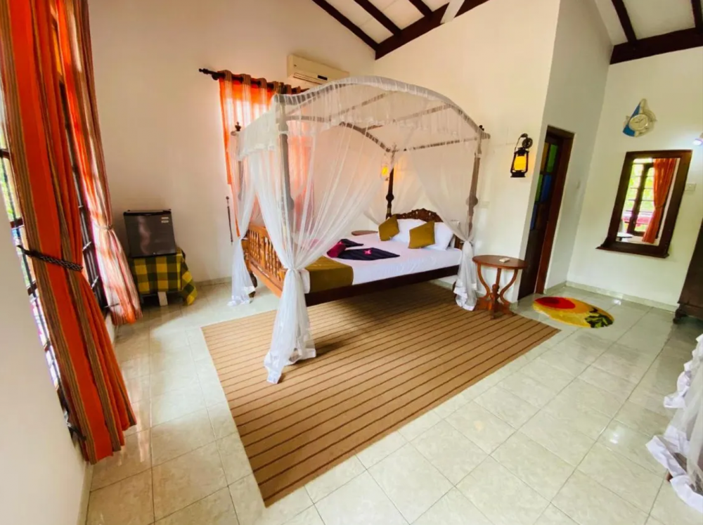 Deluxe, Dandelion Unawatuna 