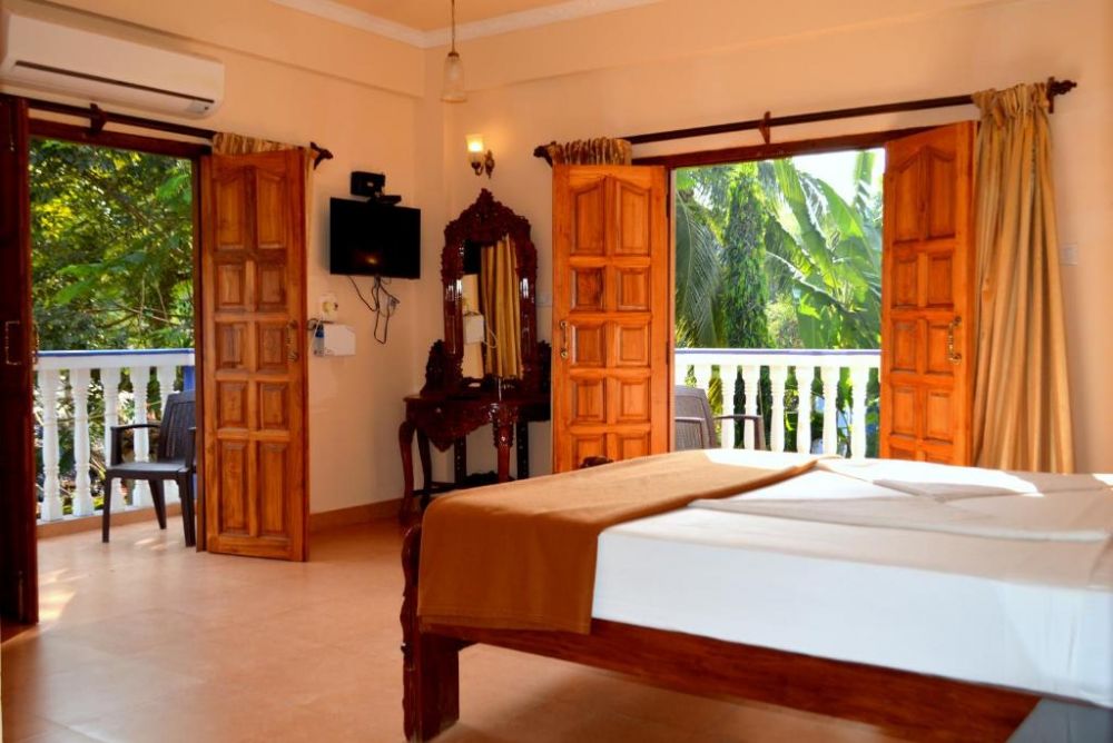 Deluxe, Mayflower Beach Resort 3*