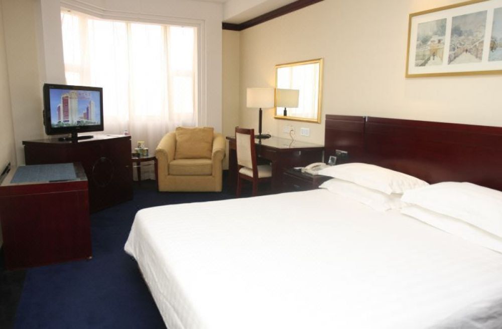 Deluxe, Beijing Poly Plaza Hotel 4*