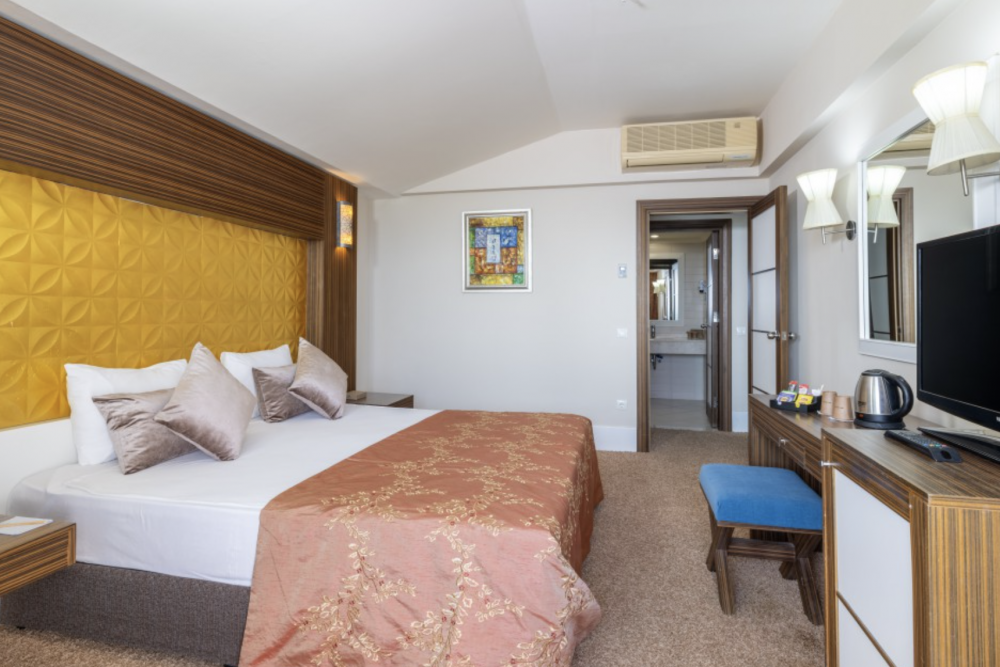 Junior Suite Room, Crystal Family Resort & Spa 5*