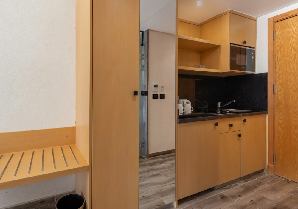 Creek Premium Studio, Creek Hotel 4*