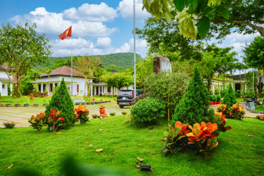 Lotus Island Bungalow, YNG Luxor Phu Quoc Resort 3*