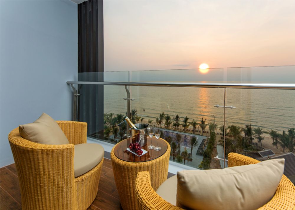 Deluxe Hill View/Ocean View with Balcony, Amarin Resort & Spa Phu Quoc 4*