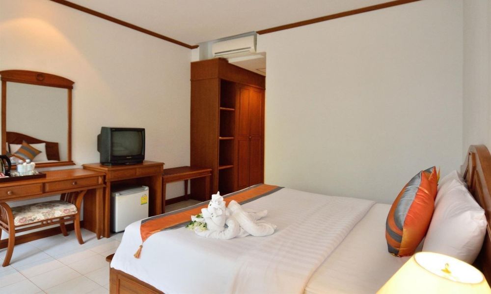 Deluxe Building, First Bungalow Beach Resort 3*