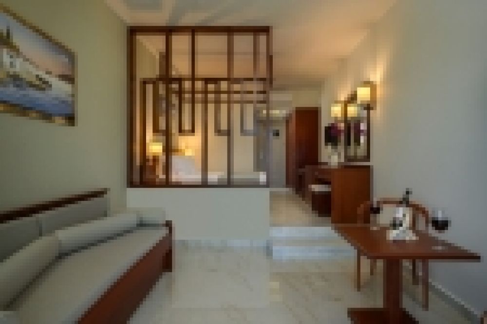 Junior suite with sea front view, Vantaris Palace 4*