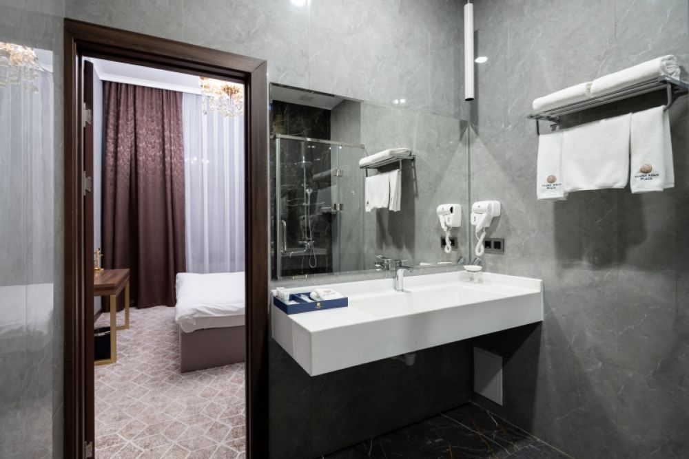 Suite, Tauke Khan Plaza 4*