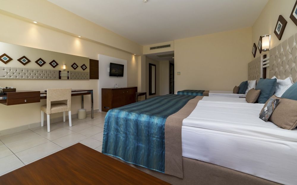 Deluxe Room, Kamelya Collection K Club 5*