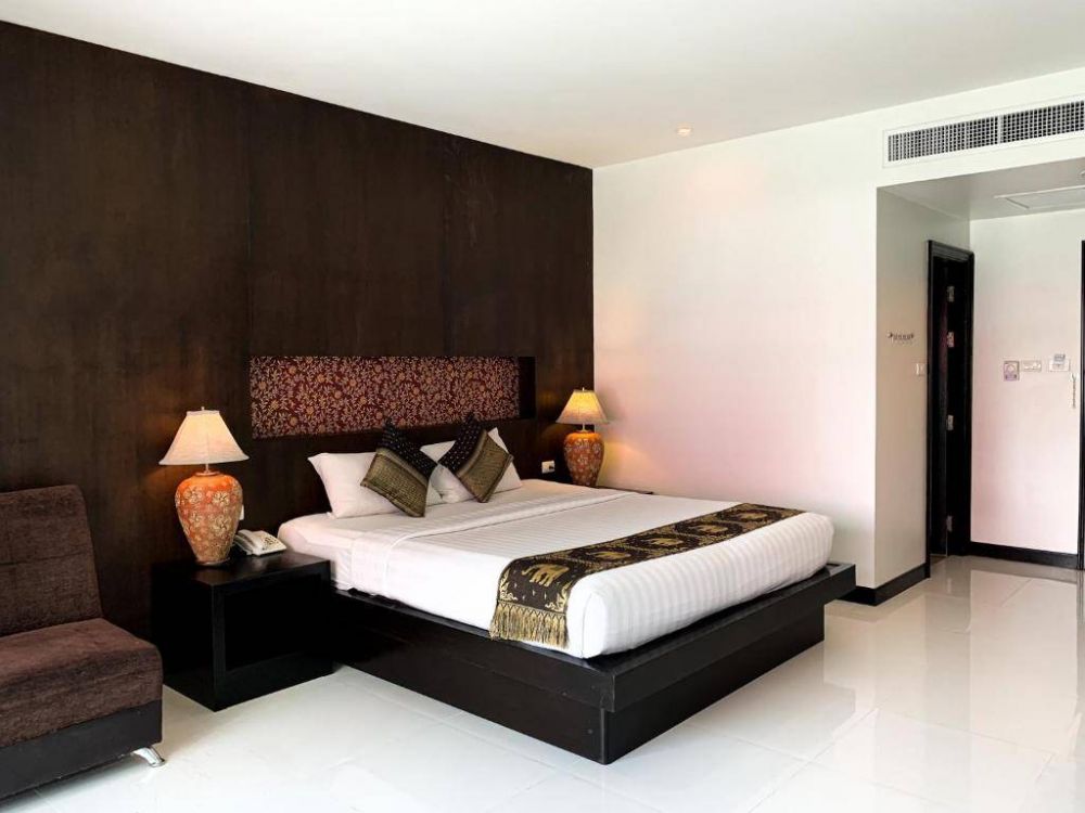 Grand Deluxe Newly Renovate Room, Amata Patong 4*