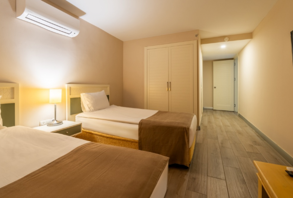 Family Room, Green Bay (ex. Crystal Green Bay) 5*