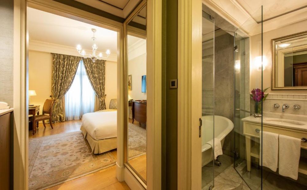 Deluxe Golden Horn Room, Pera Palace Hotel 5*