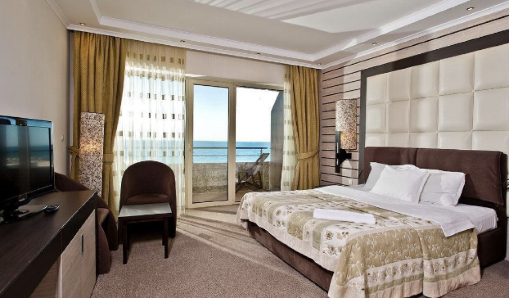 Double Standard, Grand Hotel Pomorie 5*