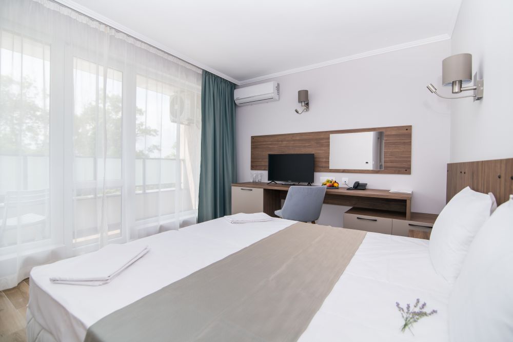 Family Room, Cinema Primorsko 4*