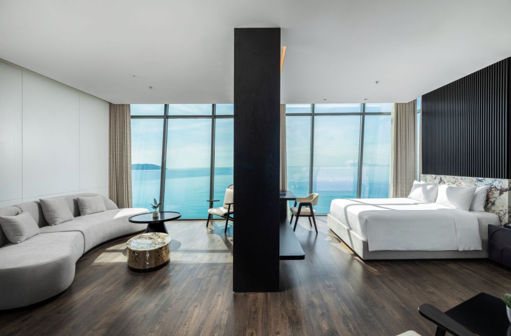 Executive Ocean Front, Awaken Danang 5*