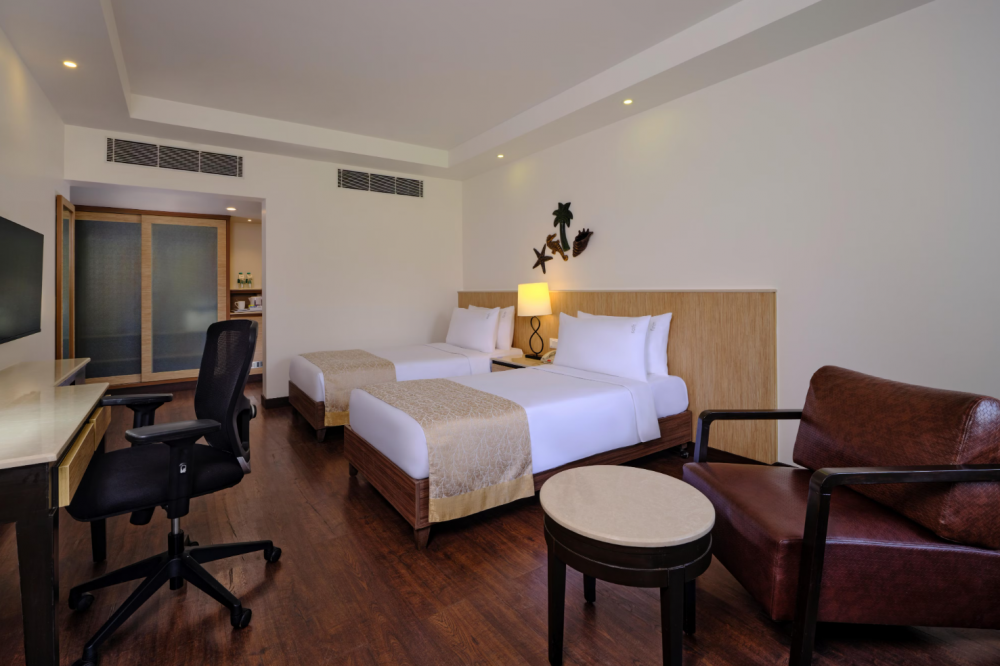 Plaza Pool View Room, Holiday Inn Resort 5*