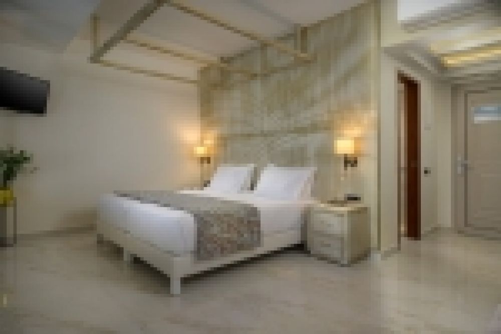 Junior suite with limited sea view and private pool, Vantaris Palace 4*