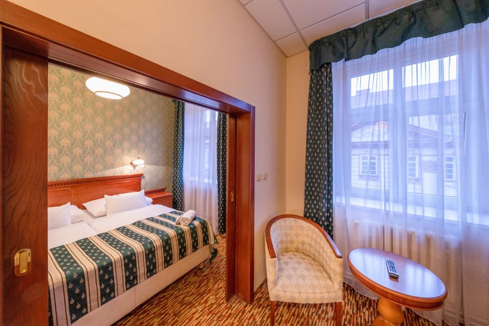 Deluxe, Best Western Hotel Meteor Plaza 4*