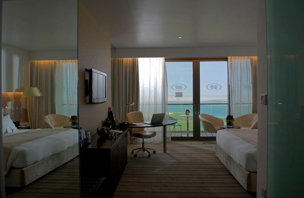 Club Deluxe SV, Crowne Plaza Abu Dhabi Yas Island 4*