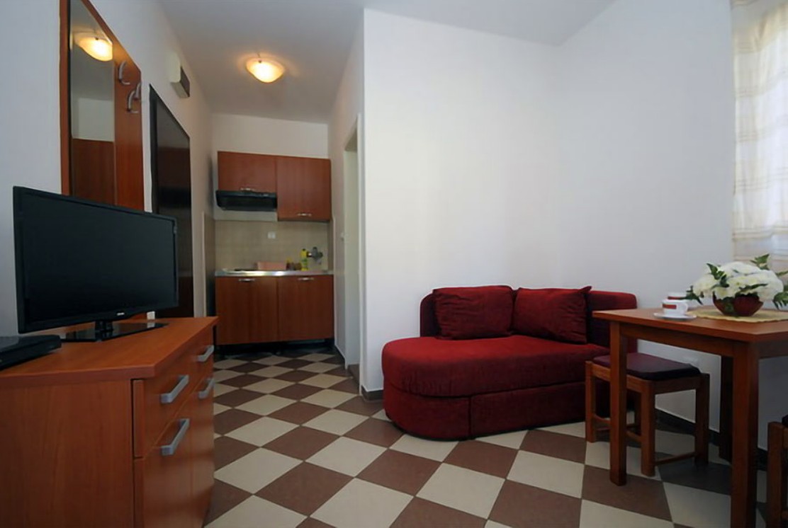 Apartment 03, Anika 3*