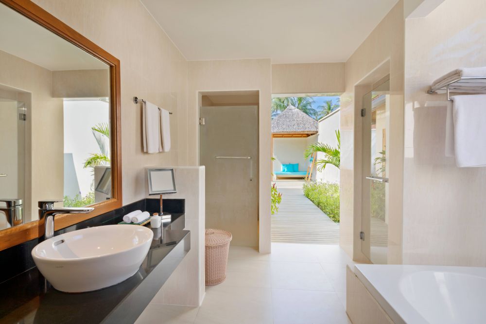 Deluxe Pool Villa, Kurumba Maldives 5*