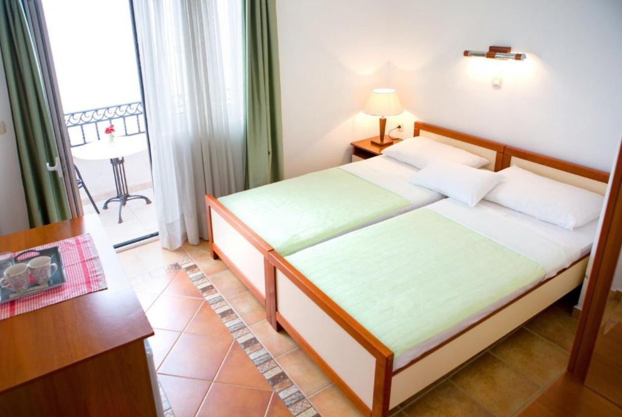 Double Room, Ivona 3*