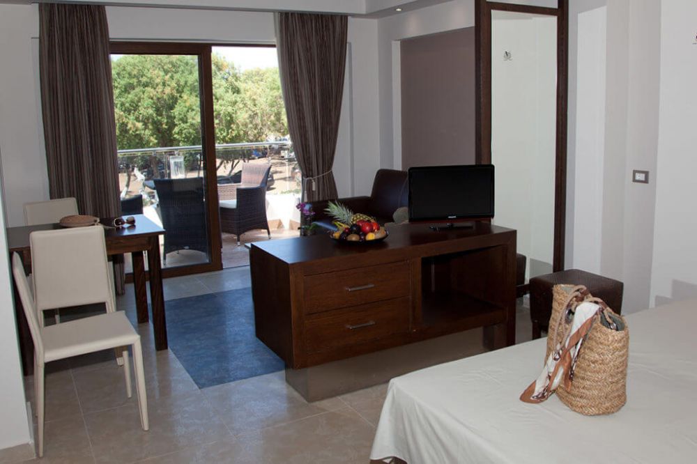 Superior Studio Ground Floor/ Superior Studio SV, Golden Bay Suites 4*