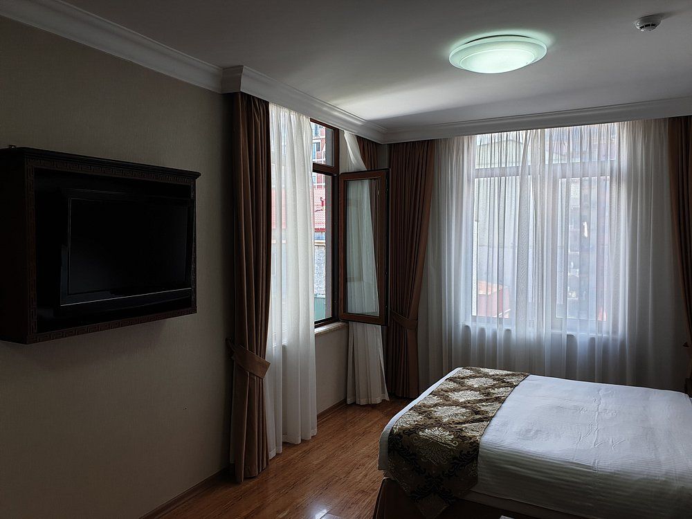 Premium King, Era Palace Batumi 4*