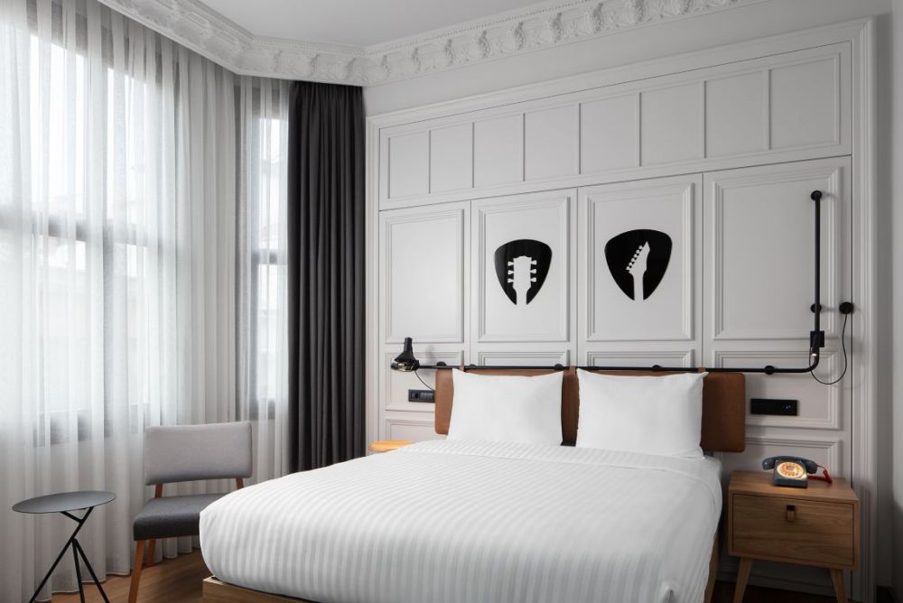 Moxy Sleeper Guest Room, Moxy Istanbul Beyoglu 5*