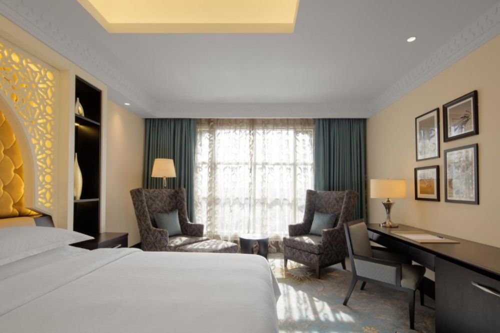 Deluxe Room City View, Sheraton Sharjah Beach Resort & SPA 5*