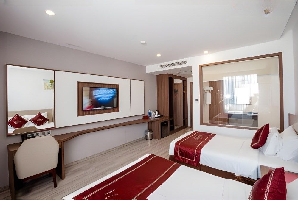Premier TRPL SV with balcony, LeMore Hotel Nha Trang 4*