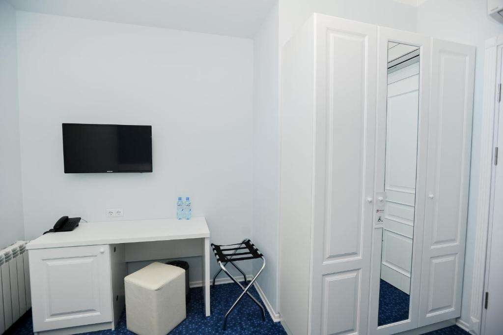 Standard Twin / Dbl/ Triple, Piazza Hotel (ex. Piazza Four Colours) 3*