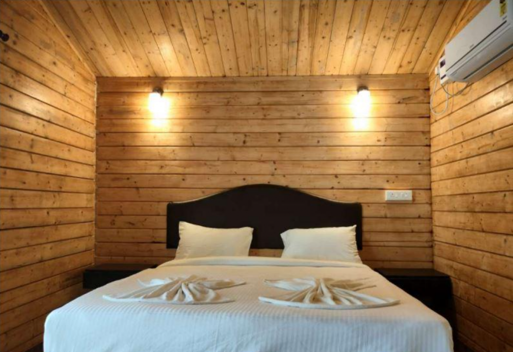 Pine Wood Huts, Rock Bite Resort 3*